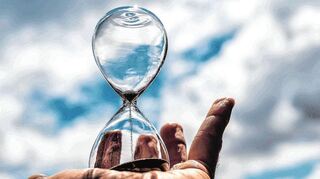Seit Jahrzehnten warnen Wissenschaftler vor der Klimakrise. Die Politik hat lange gewartet – und hat es jetzt umso schwerer. Denn sie muss zugleich nachhaltig und schnell denken.