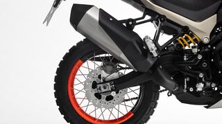 mid Groß-Gerau - Für den sportlichen, wendigen Charakter hat Benelli dem Bike vorne ein 19-Zoll- und hinten ein 17-Zoll-Speichenrad auf Alufelgen verpasst.