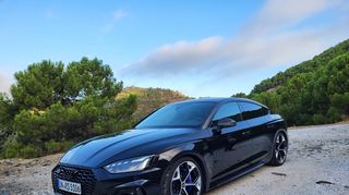 mid Malaga - Die Außenfarbe Sebringschwarz Kristalleffekt macht optisch richtig etwas her beim sportlichen Auftritt des neuen Audi RS 5.
