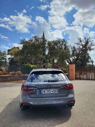 mid Malaga - Speziell für die competition-Pakete präsentiert die Audi Sport GmbH die neue RS-Sportabgasanlage plus mit Endrohren in Schwarz matt.