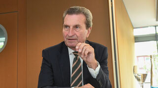 Günther Oettinger, hier zu Gast in Mannheim, wirbt für Fracking in Deutschland und eine Verlängerung der AKW-Laufzeiten.