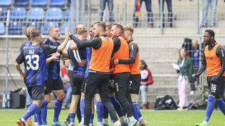 Jubel der Mannschaft zum 1:0.