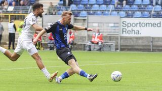 Goldenes Tor im Derby: Waldhofs Dominik Martinovic (rechts) erzielt in der 33. Minute den 1:0-Siegtreffer gegen Saarbrücken.