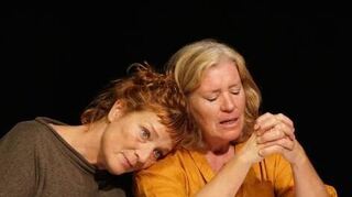 Hedwig Franke (l.) und Elisabeth Auer im Theater Felina Areal.