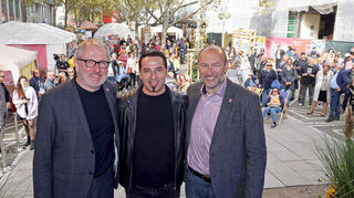 Zum Start des Tageskartenverkaufs auf den Kapuzinerplanken v. l. OB Peter Kurz, Comedian Bülent Ceylan und Buga-Geschäftsführer Michael Schnellbach.