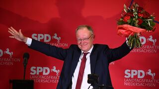 Strahlender Sieger:  SPD-Ministerpräsident Stephan Weil nach den ersten Hochrechnungen zur Landtagswahl in Niedersachsen.