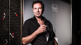 Eric Carstensen betreibt die Nachtgalerie „Strümpfe“.