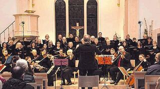 Ein beeindruckendes Herbstkonzert gaben der Kammerchor Schriesheim und die Kammerphilharmonie Mannheim in der evangelischen Kirche.