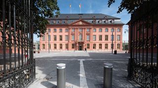 Justizminister Herbert Mertin hat angekündigt, die Haftentlassung im nächsten Rechtsausschuss des Landtags (Bild) zu thematisieren.