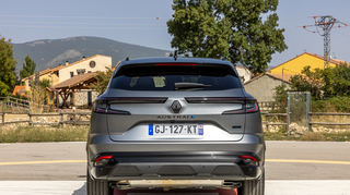 mid Madrid - Dank Mehrlenker-Hinterachse (bis zu fünf Grad) kommt der Austral auf einen Wendekreis von nur 10,1 Meter, ein klasse Wert für ein C-Segment SUV.