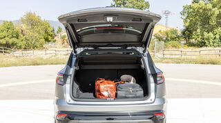 mid Madrid - Der Kofferraum im Voll-Hybrid schrumpft um 70 Liter, 430 Liter Volumen passen hinein.