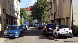 Die Fröhlichstraße in der Neckarstadt-West ist zu eng für beidseitiges Gehwegparken.