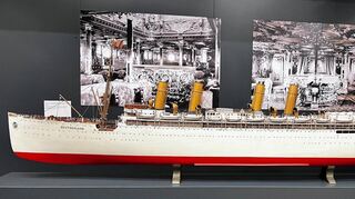 Erstmals ausgestellt: Lange lag das aus den 1930er Jahren stammende Schiffsmodell der „Deutschland“ im Depot, nun wurde es restauriert.
