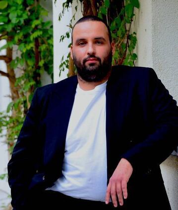 Thematisiert im Stück Abhängigkeit und Gewalt: Branko Janack.