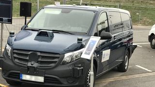Kann zwar schon alleine fahren, ist aber erst der Vorreiter für den autonomen Bus Rabus, der 2024 auf Franklin unterwegs sein soll: dieser Mercedes-Bus.
