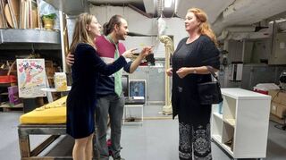 Ayleen Heneka (v.l.) als Sarah mit „Schutzengel“ Ruben Rapp und ihrer Bühnen-Mutter Astrid Conrad-Meyer bei den Proben.