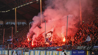 Die Fans des SV Waldhof Mannheim beim Spiel im DFB Pokal SV Waldhof Mannheim - 1.FC Nuernberg.