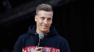 Die Presse muss leider draußen bleiben, wenn Felix Lobrecht die dreimal ausverkaufte Mannheimer SAP Arena bespaßt.