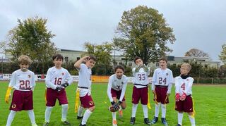 Die „Mini-Flaggies“ der Redskins haben allen Grund zur Freude, denn am Samstag können sie sich auf dem eigenen Homefield einen Podestplatz in der U 10 Flag-Hessenliga sichern.