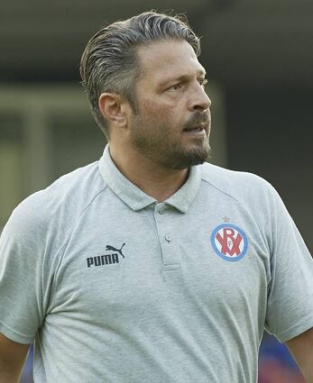 Volkan Glatt (li.) und Mehmet Öztürk kennen sich aus gemeinsamen Tagen in Sandhausen. Am Sonntag sind die beiden Fußball-Freunde Kontrahenten.