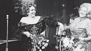 1973: UFA-Star Zarah Leander (l.) zu Gast bei Rica Corell.