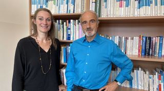 Petra Barron und György Irmey gehören zum Vorstand des Vereins Biologische Krebsabwehr, der vor 40 Jahren gegründet wurde.