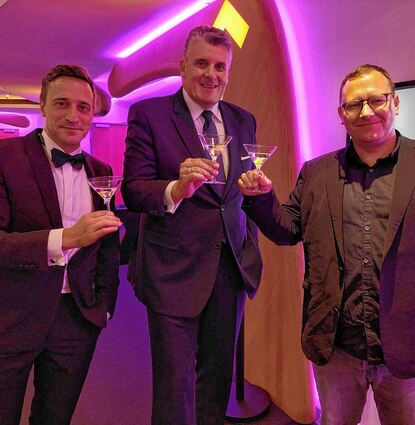 „MM“-Chefredakteur Karsten Kammholz (l.) mit Andreas Pott (M.), Präsident des James Bond Clubs Deutschland, und Sascha Keilholz, Geschäftsführer des Internationalen Filmfestivals Mannheim-Heidelberg.