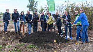 Es geht los: Spatenstich mit dem Verband Garten- und Landschaftsbau, dem größten zusammenhängenden Ausstellerbeitrag auf der Buga 23.