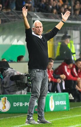 Zu viele individuelle Fehler: Christian Neidhart, Trainer des SV Waldhof, muss dringend Stabilität in sein Team bringen.