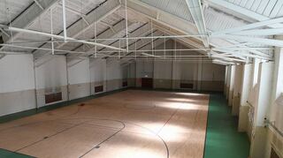 Erst Reithalle, dann Kino und „Gym“ genannte Sporthalle: einer der historischen Bauten auf dem Spinelli-Gelände.