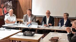 Informierten über Ursachen und Folgen zunehmender Starkregen-Ereignisse (v.l.): Brandamtsrat Roy Bergdoll, Abteilungsleiter Georg Pins (Klimaschutz) und SPD-Stadtrat Bernhard Boll.