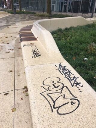 Der Lindenhofplatz ist das Opfer von Sprayern geworden.