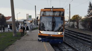 Anfang Oktober entgleiste im Haltestellenbereich in Rheingönheim eine Bahn wegen Steinen auf den Gleisen.
