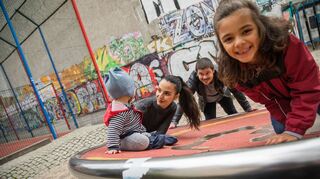 Eltern sollten die Achtsamkeit ihrer Kinder mehr fördern, um ein besseres Bewusstsein für das hier und jetzt zu entwickeln.