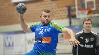 Marcel König vom TSV Amicitia Viernheim setzt zum Torwurf an.