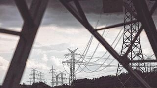 Im Alltag ist uns oftmals gar nicht bewusst, wie abhängig wir in so vielen Bereichen von der Versorgung mit Strom sind. Doch die Gefahr eines Blackouts wird größer.