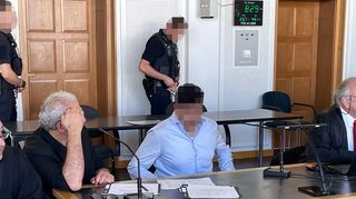 Der Angeklagte am Montagmorgen vor dem Landgericht Frankenthal