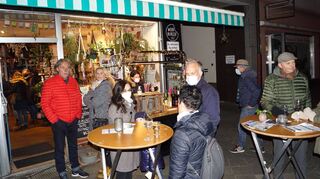 Die Lange Nacht in der Seckenheimer Straße vor einem Jahr. Am Samstag soll alles wieder (fast) so ablaufen wie vor der Pandemie.