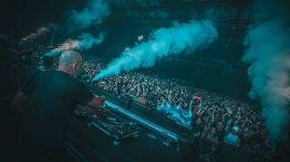 Bei der diesjährigen Time Warp in der Mannheimer Maimarkthalle feierten 25 000 Fans erstmals wieder ohne nennenswerte Einschränkungen.