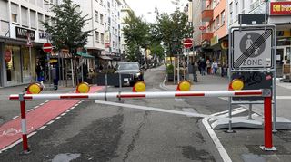 Die Sperrung der Fressgasse für den Autoverkehr in Höhe der Breiten Straße. Sie könnte nun sogar bis nach der Buga bestehen bleiben.