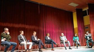 Die Diskussionsrunde in der SKV-Halle.