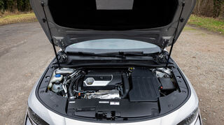mid Groß-Gerau - Das Herzstück des DS9 E-Tense 250 ist ein 1,6 Liter Vierzylinder Benzinmotor, welcher von einem Elektromotor unterstützt wird.