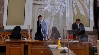 Die beiden Angeklagten sollen ihren sechs Wochen alten Säugling lebensgefährlich verletzt haben.