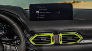 mid Groß-Gerau - Das 10,25 Zoll große Infotainment ist im Breitbildformat ausgelegt, sehr übersichtlich gestaltet und arbeitet flott.