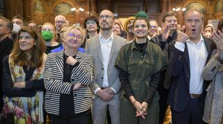 Amtsinhaber Oberbürgermeister Eckart Würzner (2.v.r., neben Eherfrau Janine)ist der Gewinner des Abends, aber nicht der Wahl.