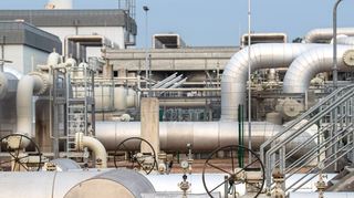 Der größte Gasspeicher in Deutschland liegt in Rehden in Niedersachsen. Dort ist ein Sechstel der deutschen Speicherkapazität tief unter der Erde gelagert.