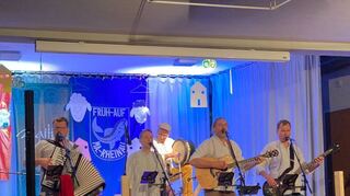 Die Band Waiting for Frank“ sorgte für die musikalische Gestaltung der Irischen Nacht beim ASV Frühauf.