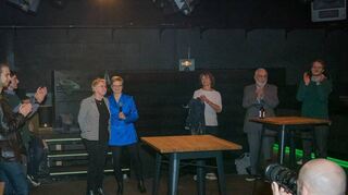 Theresia-Bauer mit der grünen Bundestagsabgeordneten Franziska Brantner, Gemeinderätin Ursula Röper und Wolfgang Erichson in der „Halle 02“.