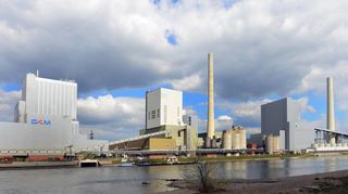 Block 9 (rechts im Bild) des Mannheimer Grosskraftwerks läuft momentan unter Volllast.