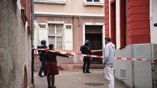 Die Polizei war mit einem Großaufgebot am Karlsplatz im Einsatz.